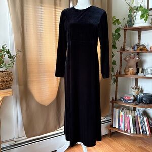 Elegant Black Velvet Long Sleeve Winter Dress Size 12